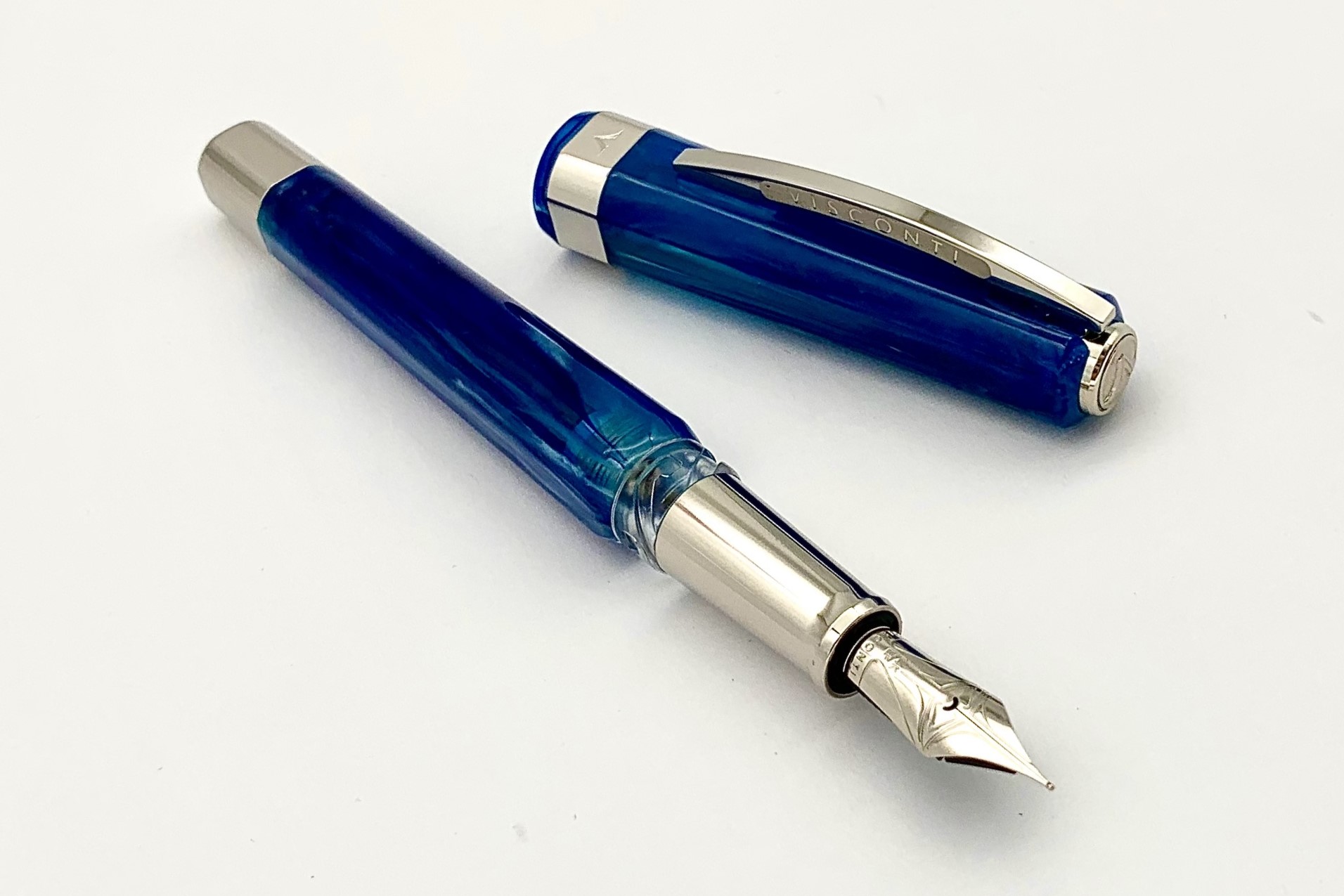ViscontiOperaDemoCarouselBlueCottonCandyFountainPen_E